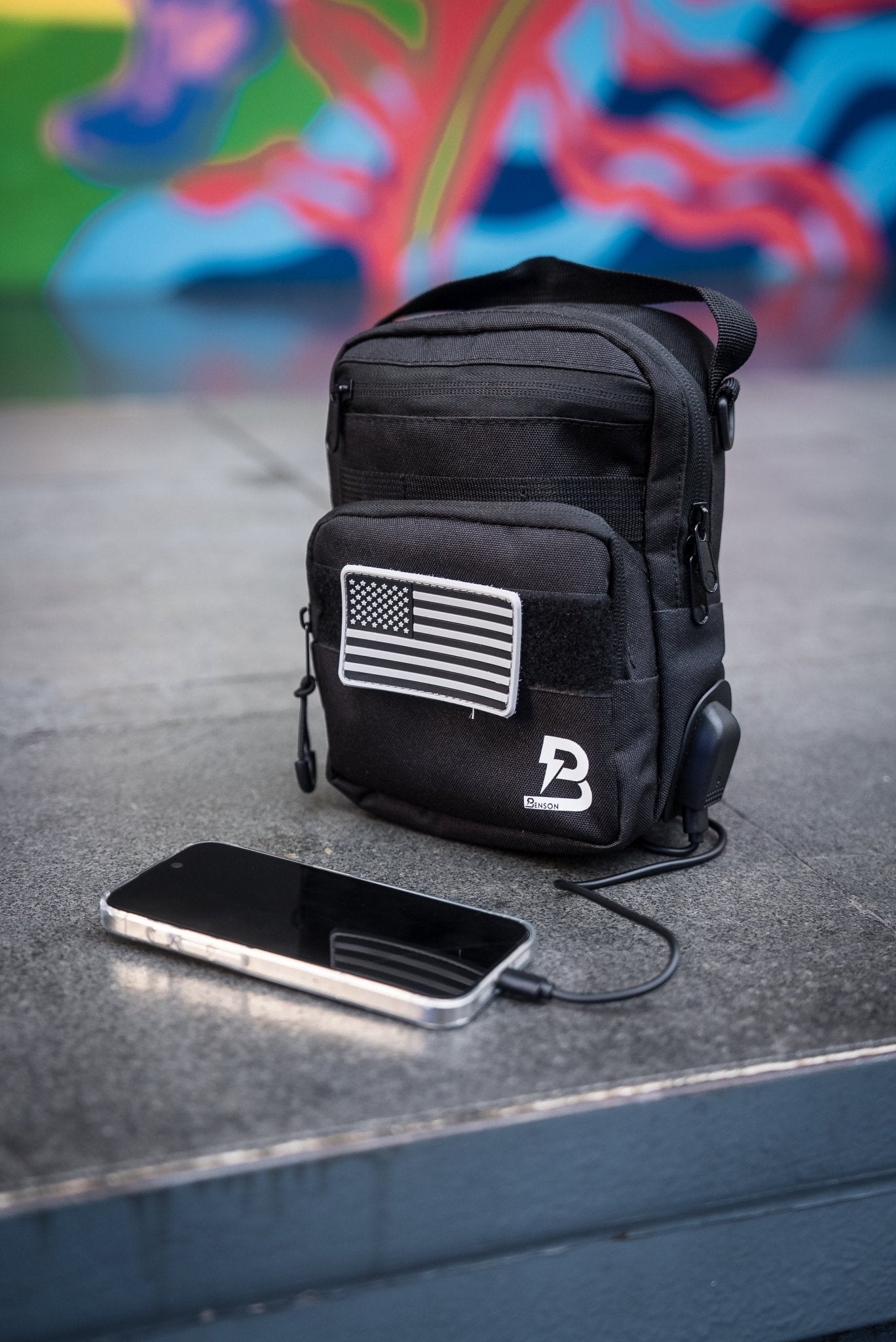 Benson Sporttasche mit USB-Anschluss und Klettfläche für Patches – stylische Crossbody Sling Bag.