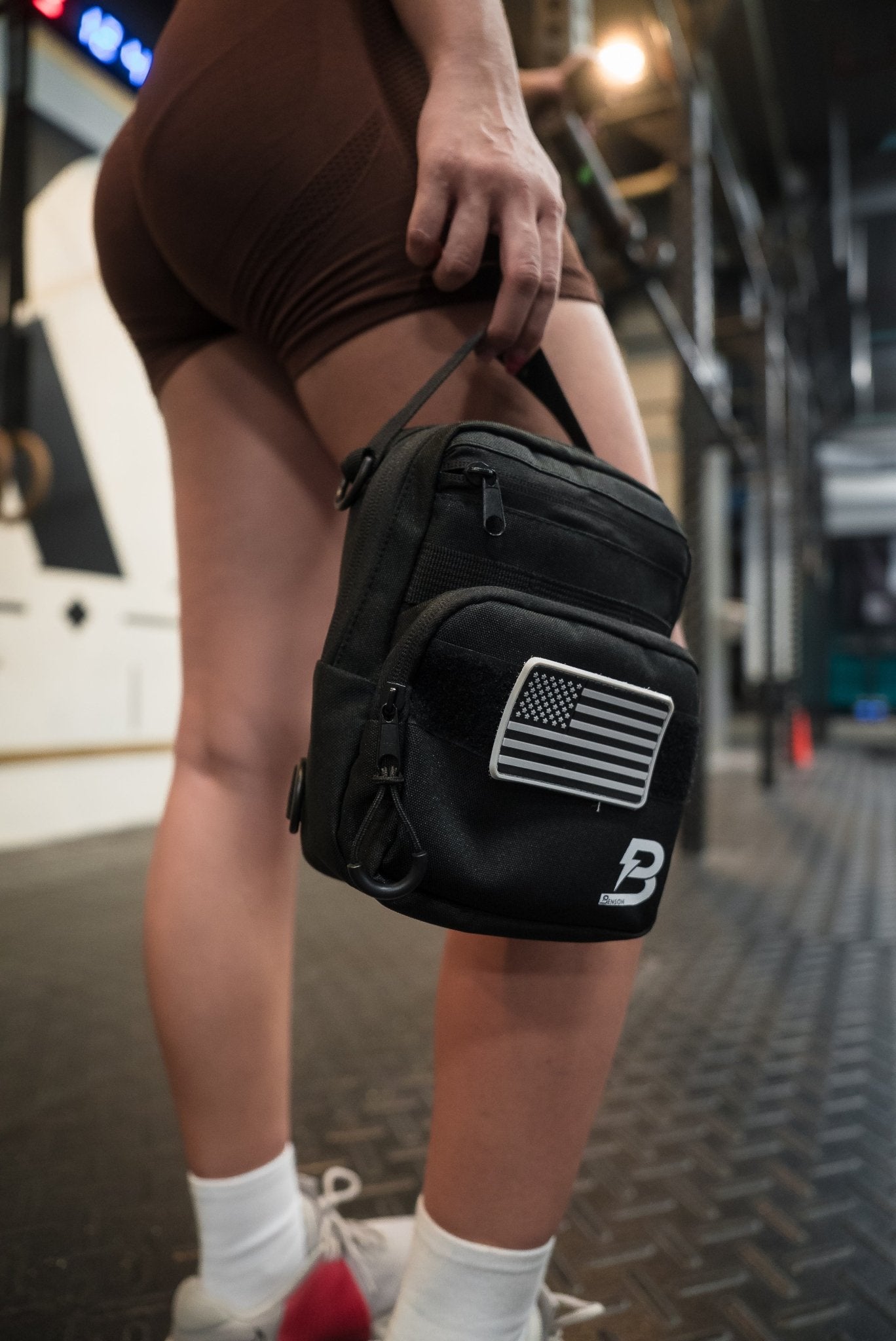 Benson Sporttasche mit USB-Anschluss und Klettfläche für Patches – stylische Crossbody Sling Bag.