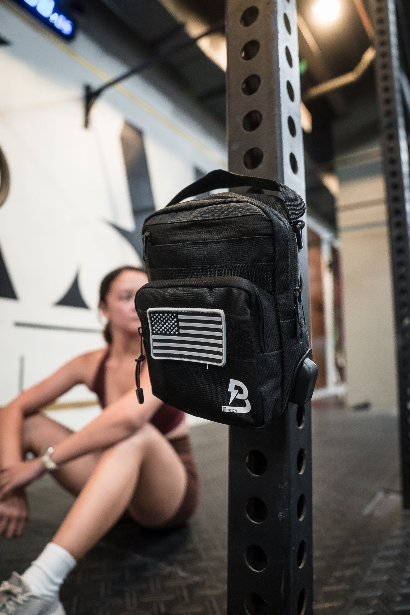 Benson Sporttasche mit USB-Anschluss und Klettfläche für Patches – stylische Crossbody Sling Bag.